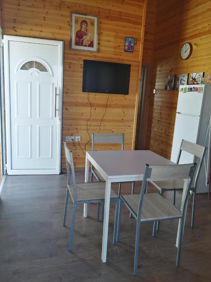 Wooden Apartment , Agia Marina Chrysochous Kato Yialia Exterior photo